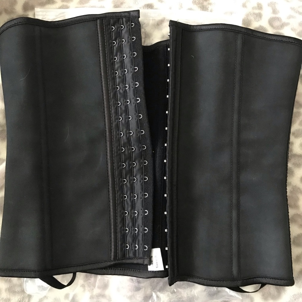 Waist Shaperz - Kim Kardashian waist trainer Sz Sm